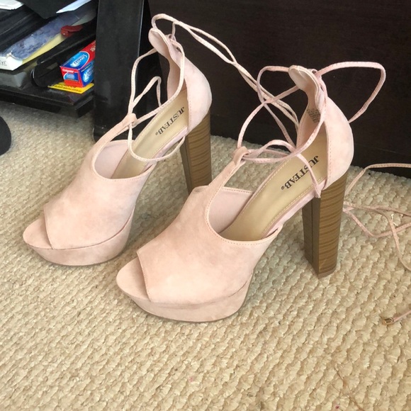 Cute heels!! - Picture 1 of 5